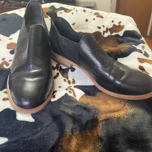 Women’s Clark’s booties size 11